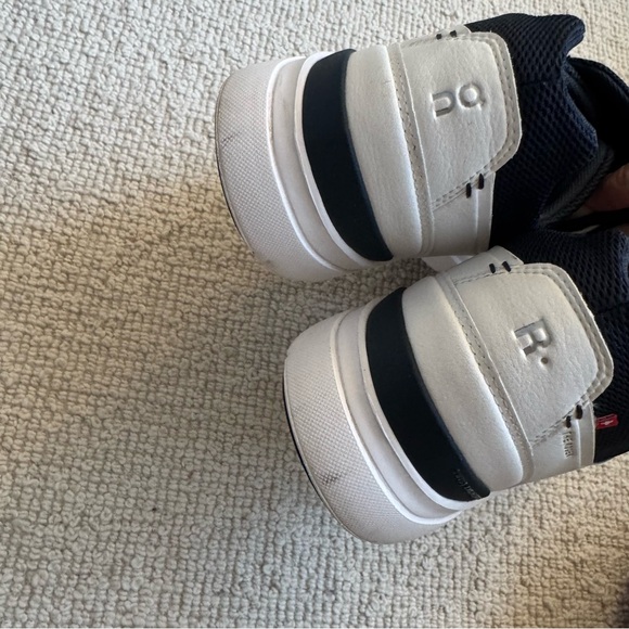 On Running Men's | The Roger Sneakers White Midnight Blue ~ US 11 - Picture 4 of 9